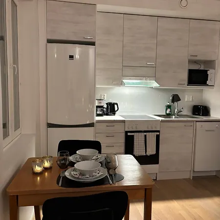Peaceful Near Centre - Private Sauna & Free Parking Апартаменты