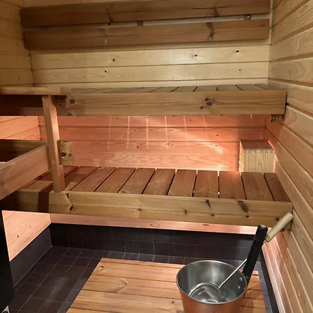 Peaceful Near Centre - Private Sauna & Free Parking Appartement