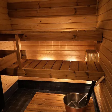 Peaceful Near Centre - Private Sauna & Free Parking